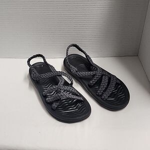 Megnya black and gray braided strap water sandals size 8